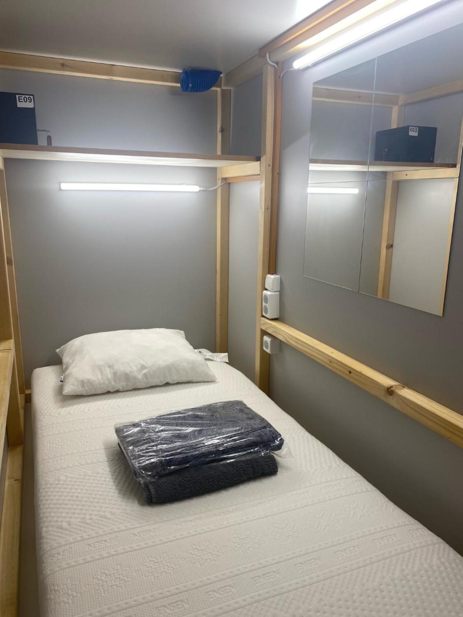 Capsule Hostel Logistic Аеропорт Вільнюс Екстер'єр фото